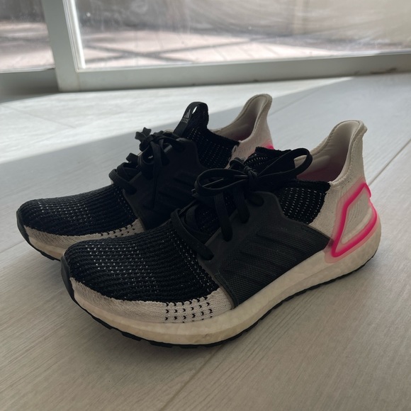 Adidas Ultra Boost - Picture 1 of 5